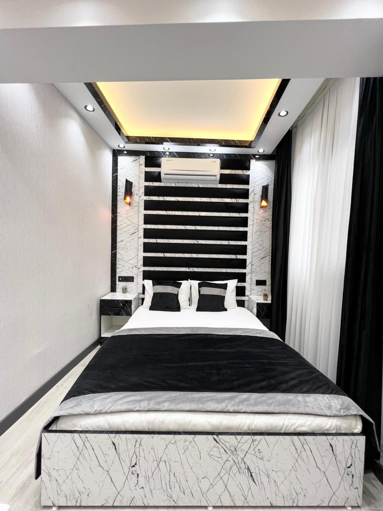 Taksim Larissa Hotel Suites Istanbul Bagian luar foto