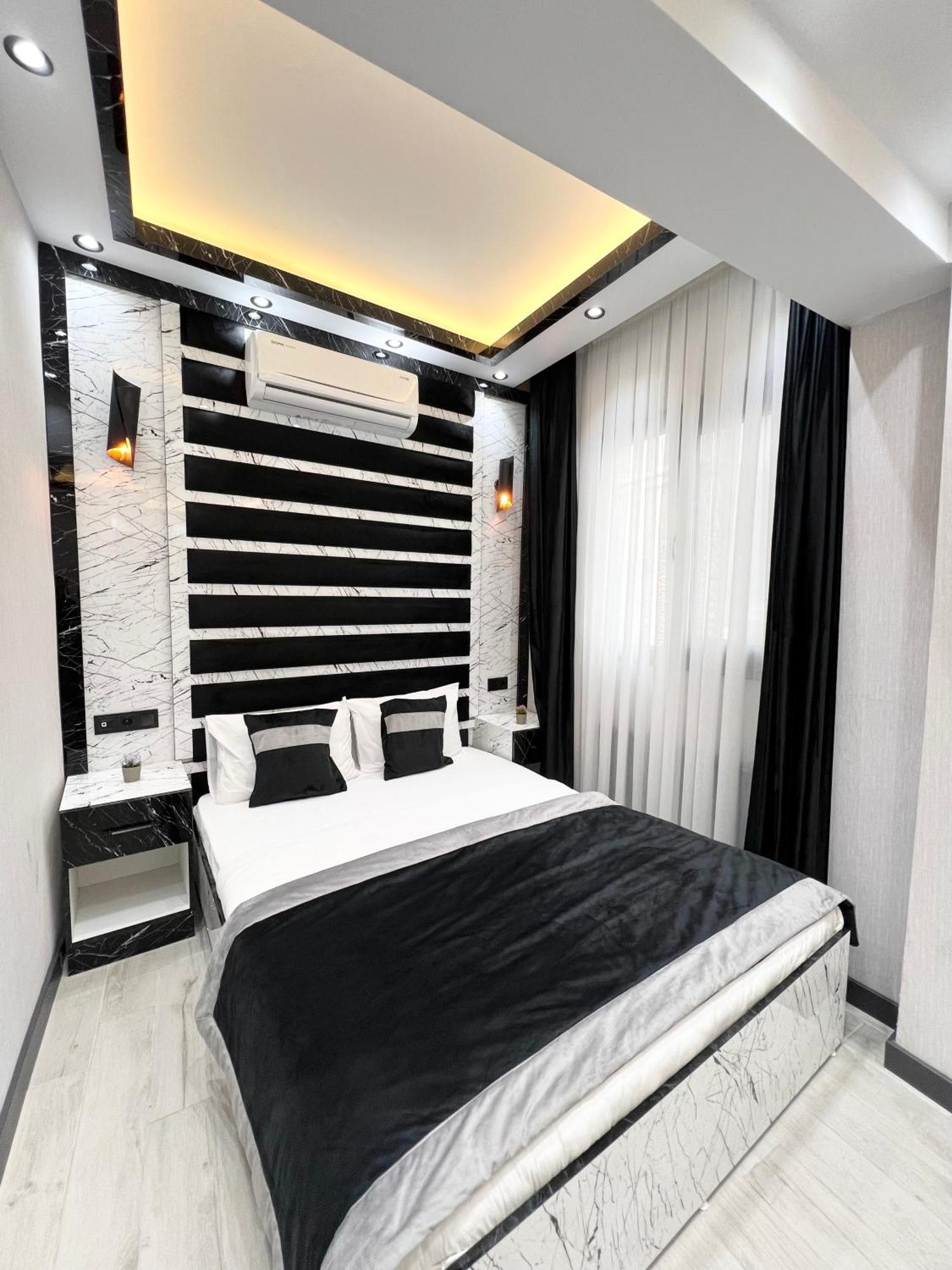 Taksim Larissa Hotel Suites Istanbul Bagian luar foto