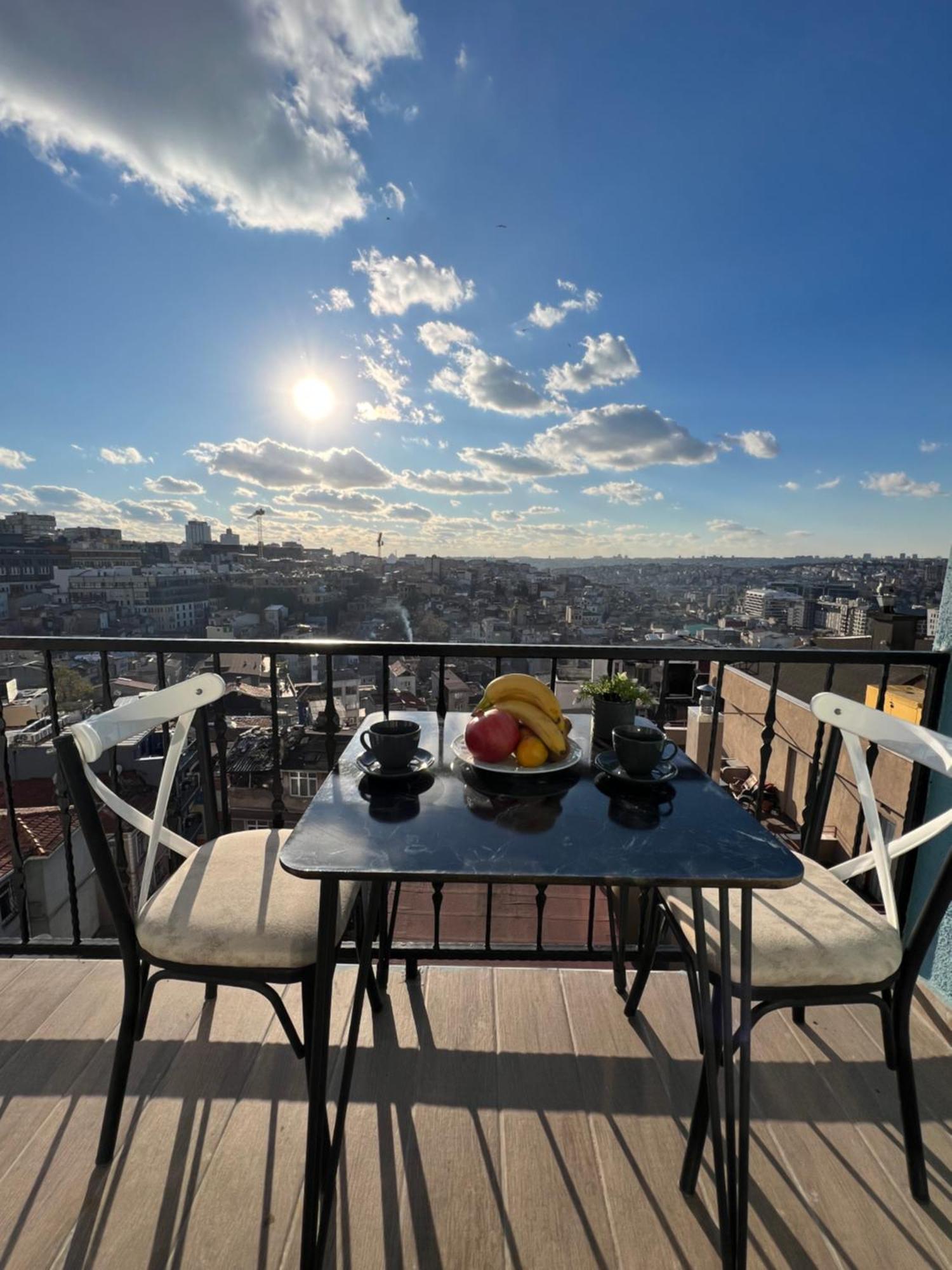 Taksim Larissa Hotel Suites Istanbul Bagian luar foto