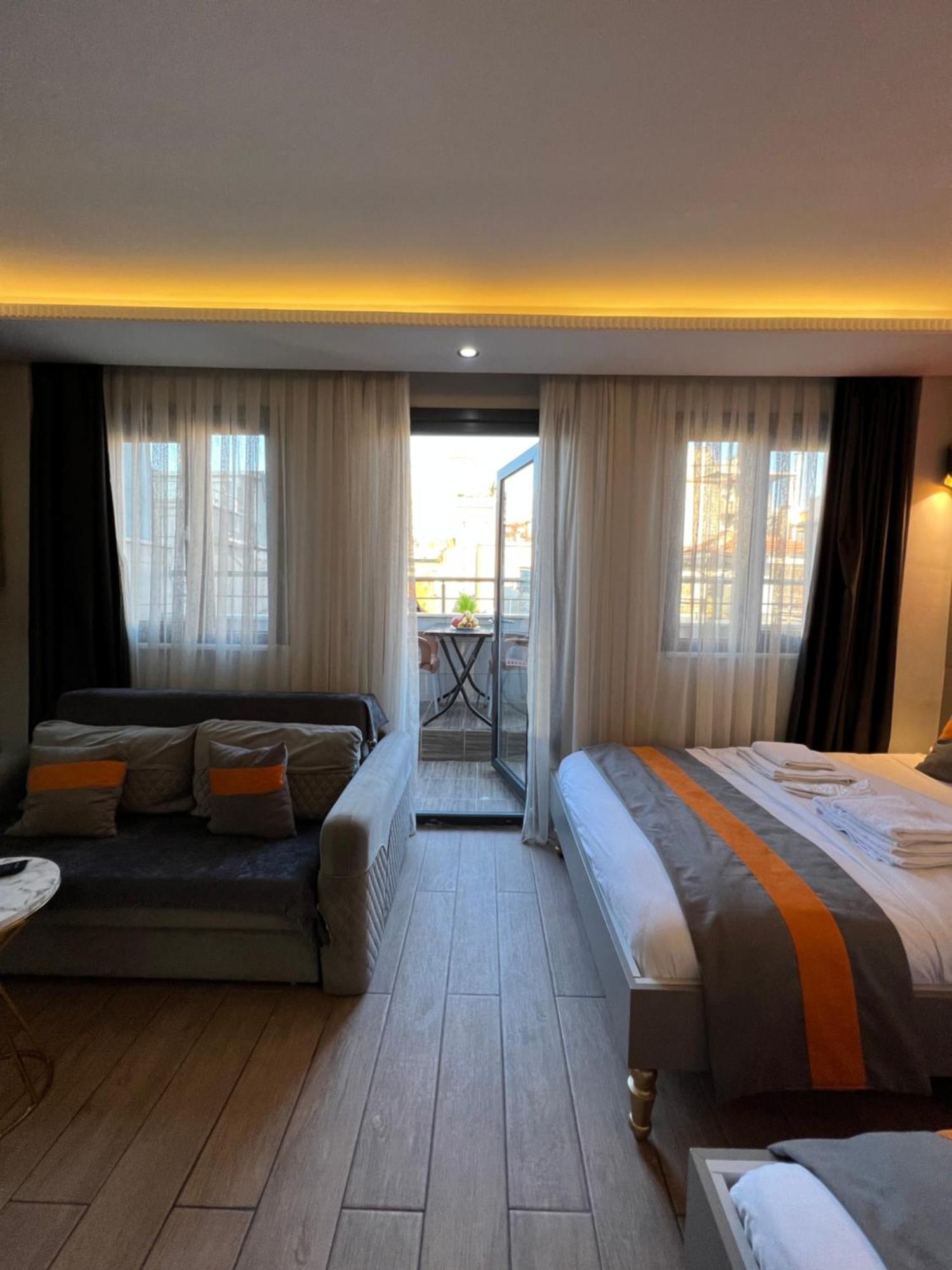 Taksim Larissa Hotel Suites Istanbul Bagian luar foto