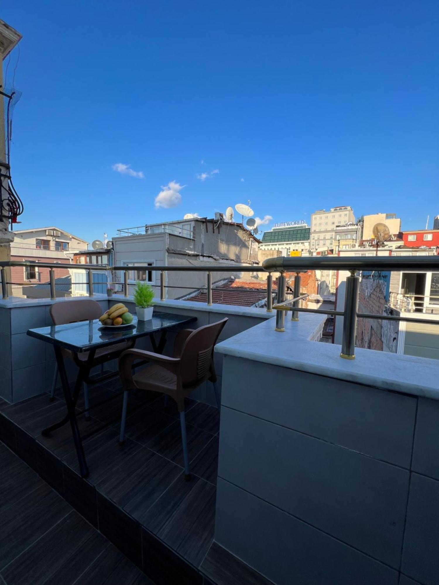 Taksim Larissa Hotel Suites Istanbul Bagian luar foto