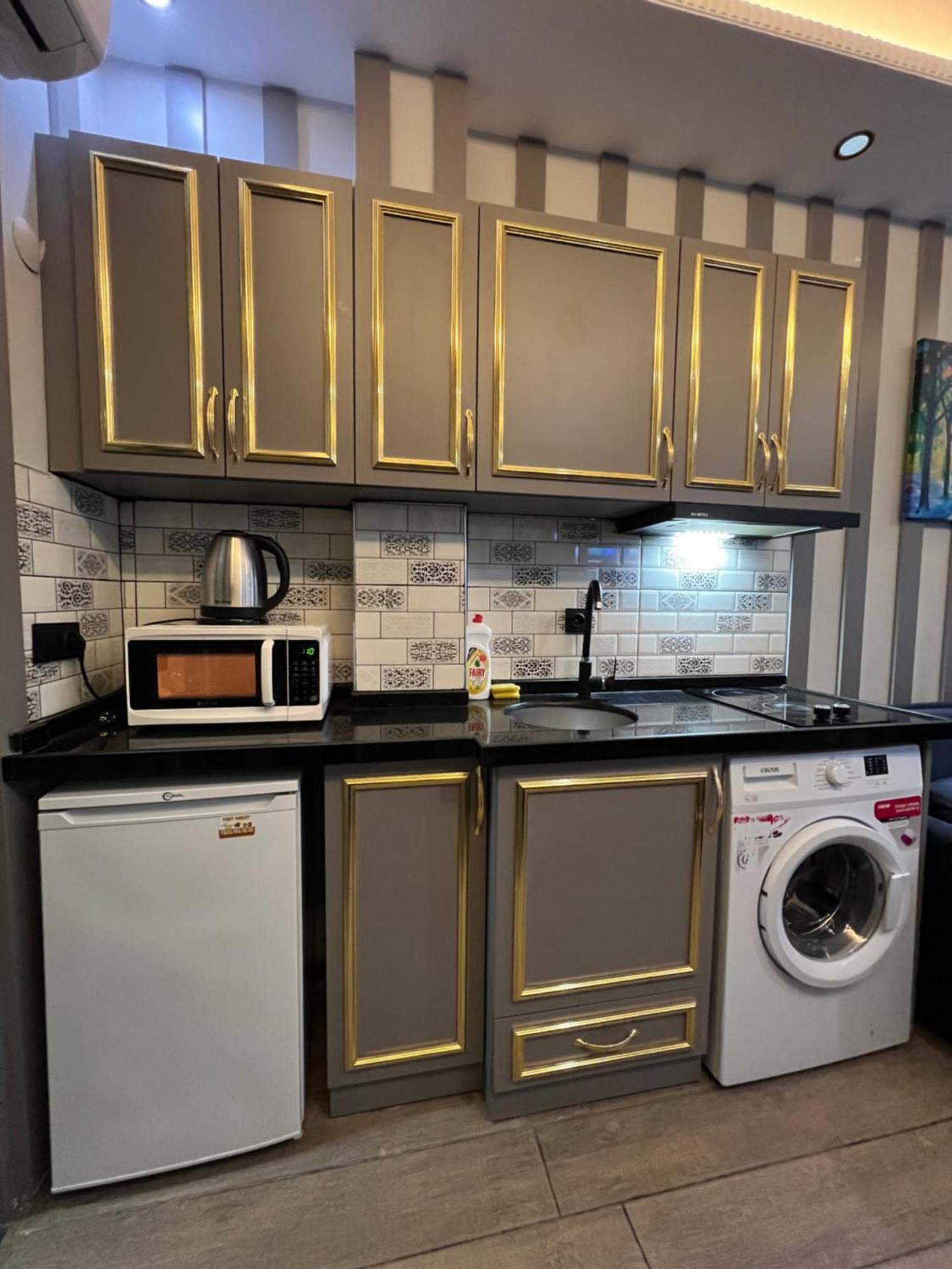 Taksim Larissa Hotel Suites Istanbul Bagian luar foto