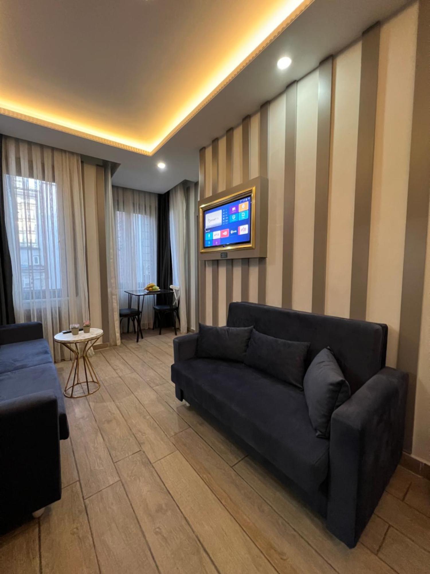 Taksim Larissa Hotel Suites Istanbul Bagian luar foto