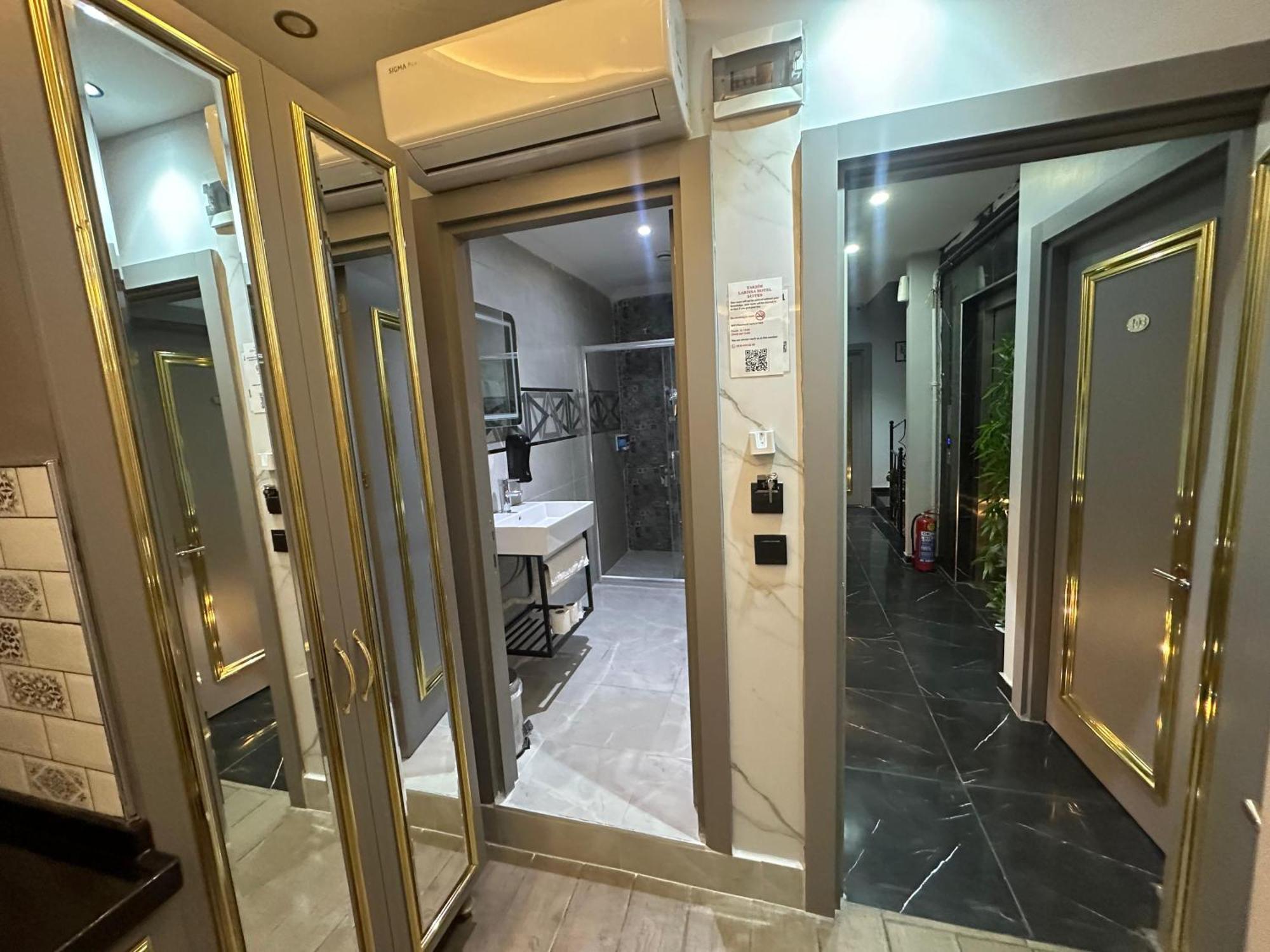 Taksim Larissa Hotel Suites Istanbul Bagian luar foto