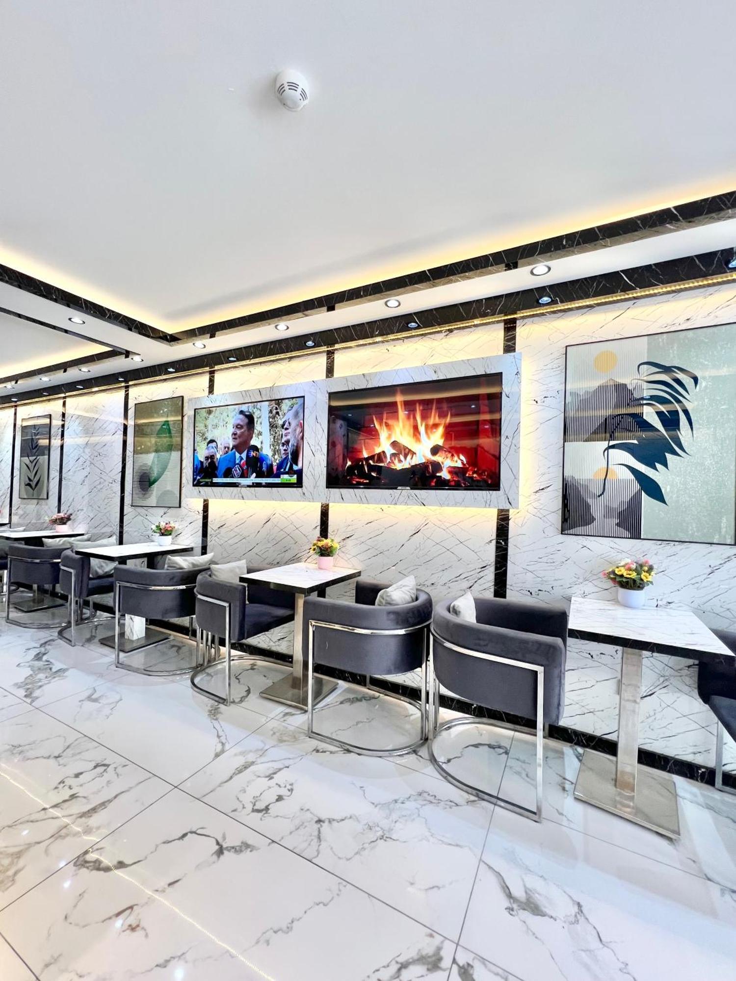 Taksim Larissa Hotel Suites Istanbul Bagian luar foto