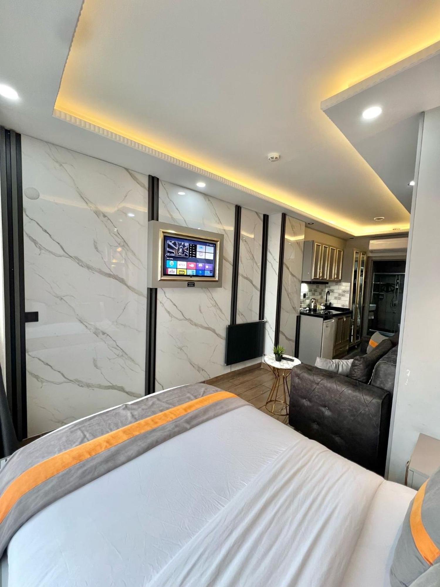 Taksim Larissa Hotel Suites Istanbul Bagian luar foto