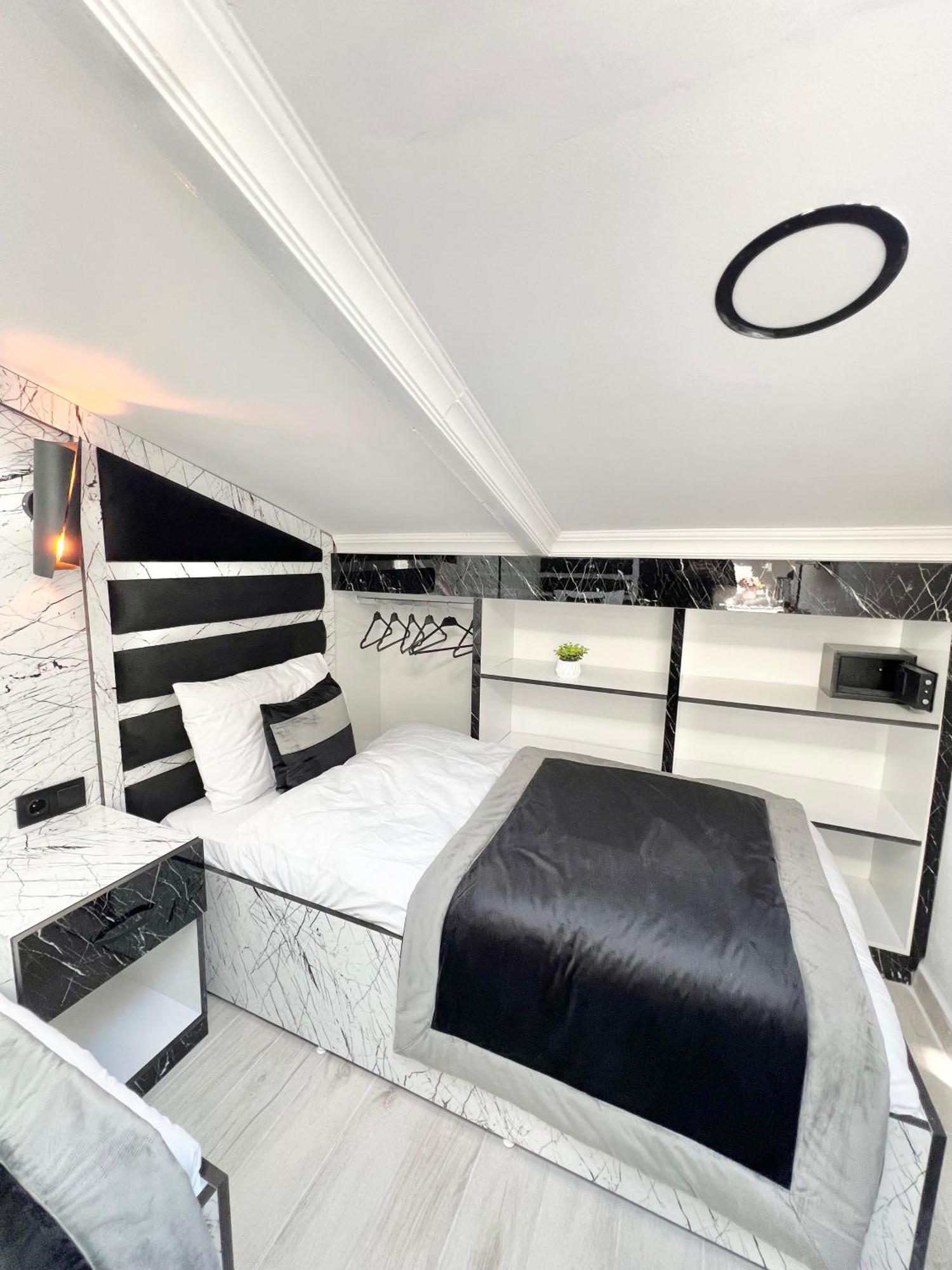 Taksim Larissa Hotel Suites Istanbul Bagian luar foto