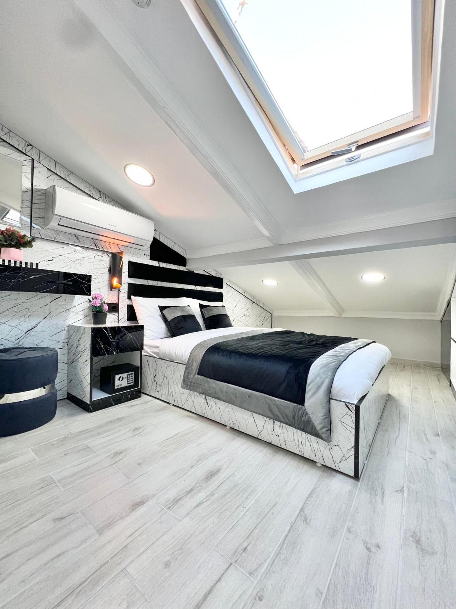 Taksim Larissa Hotel Suites Istanbul Bagian luar foto