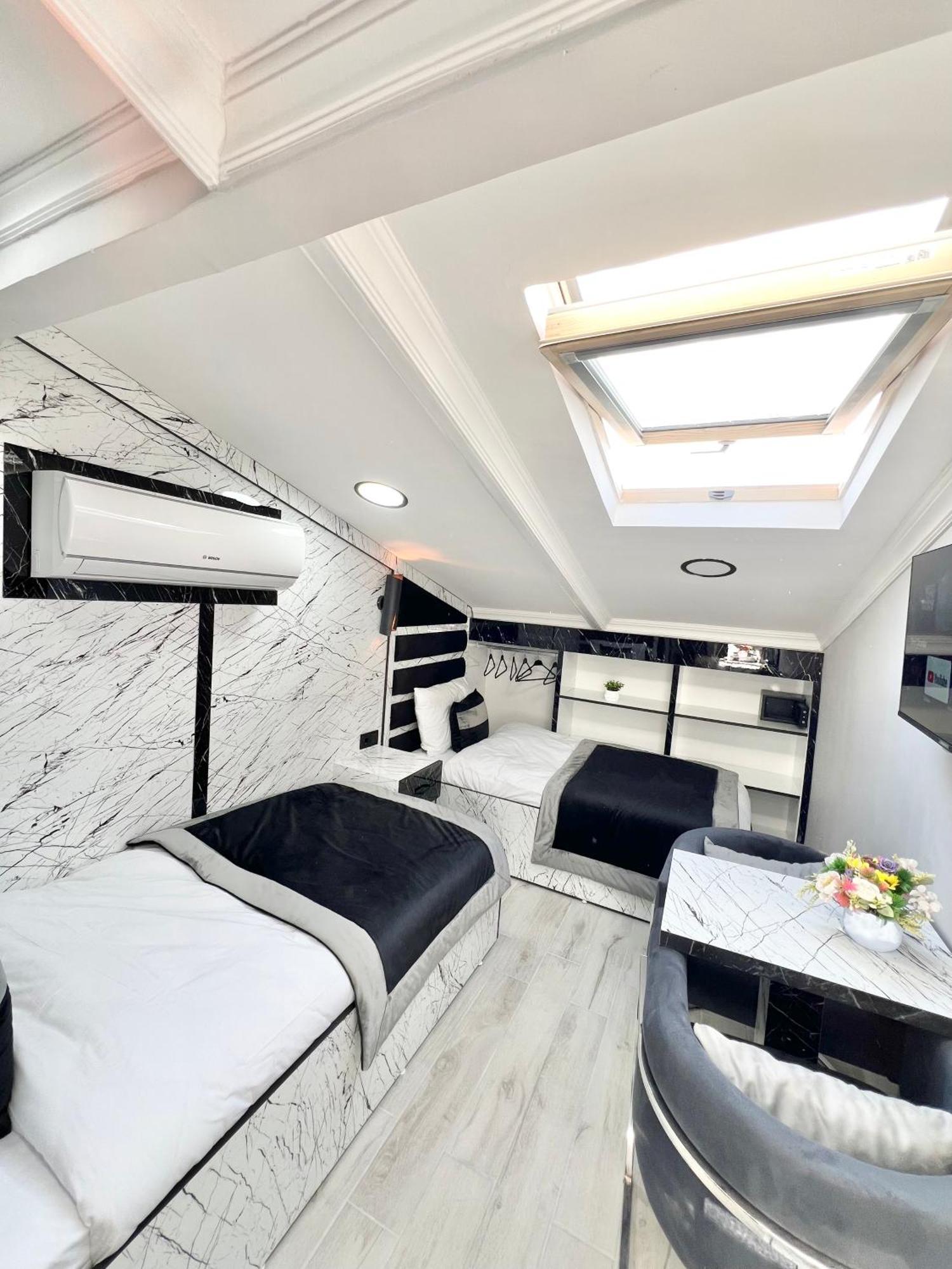Taksim Larissa Hotel Suites Istanbul Bagian luar foto
