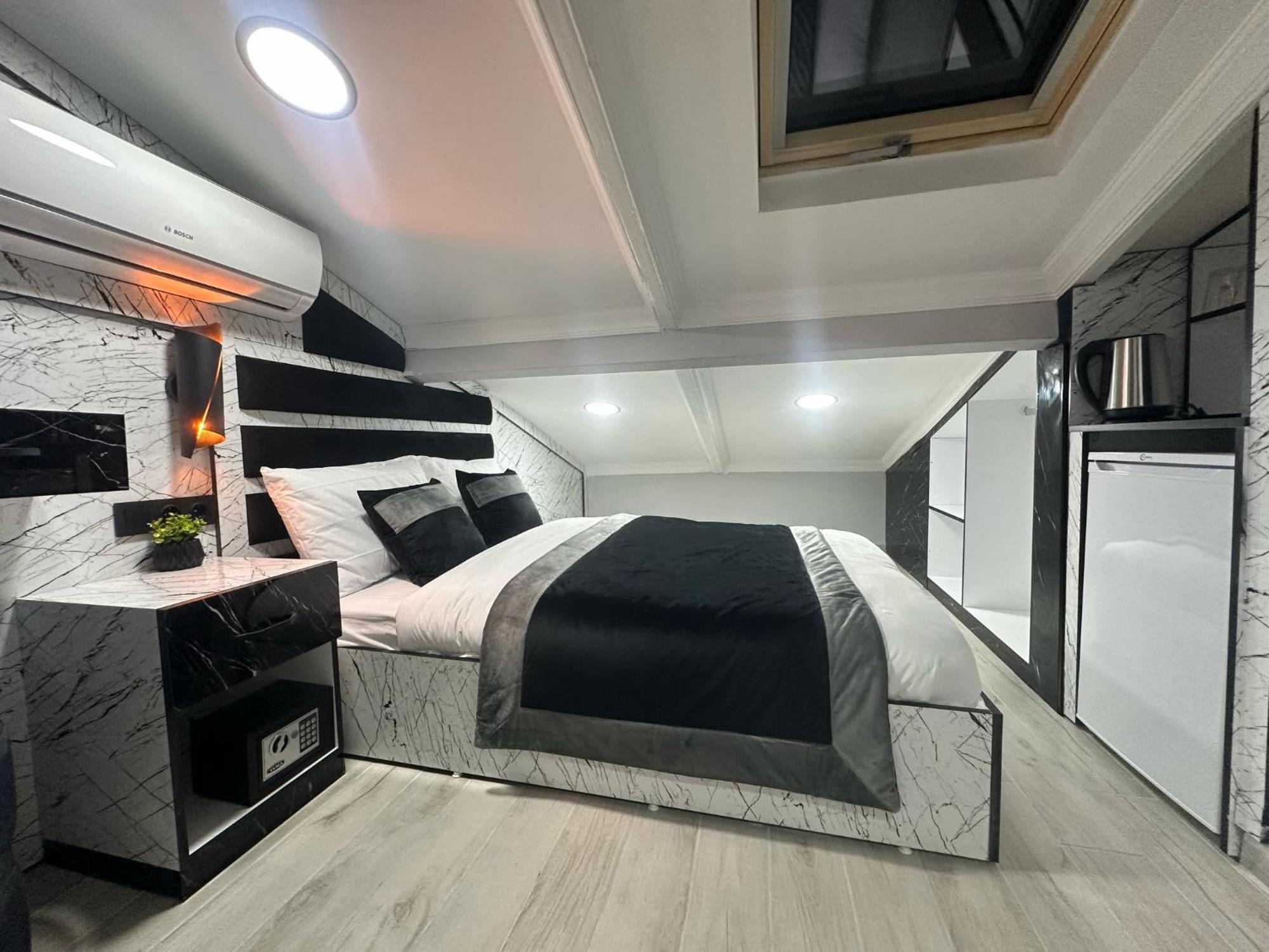 Taksim Larissa Hotel Suites Istanbul Bagian luar foto