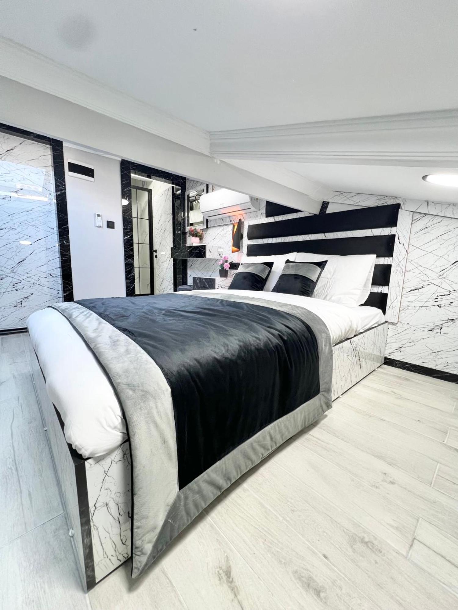Taksim Larissa Hotel Suites Istanbul Bagian luar foto