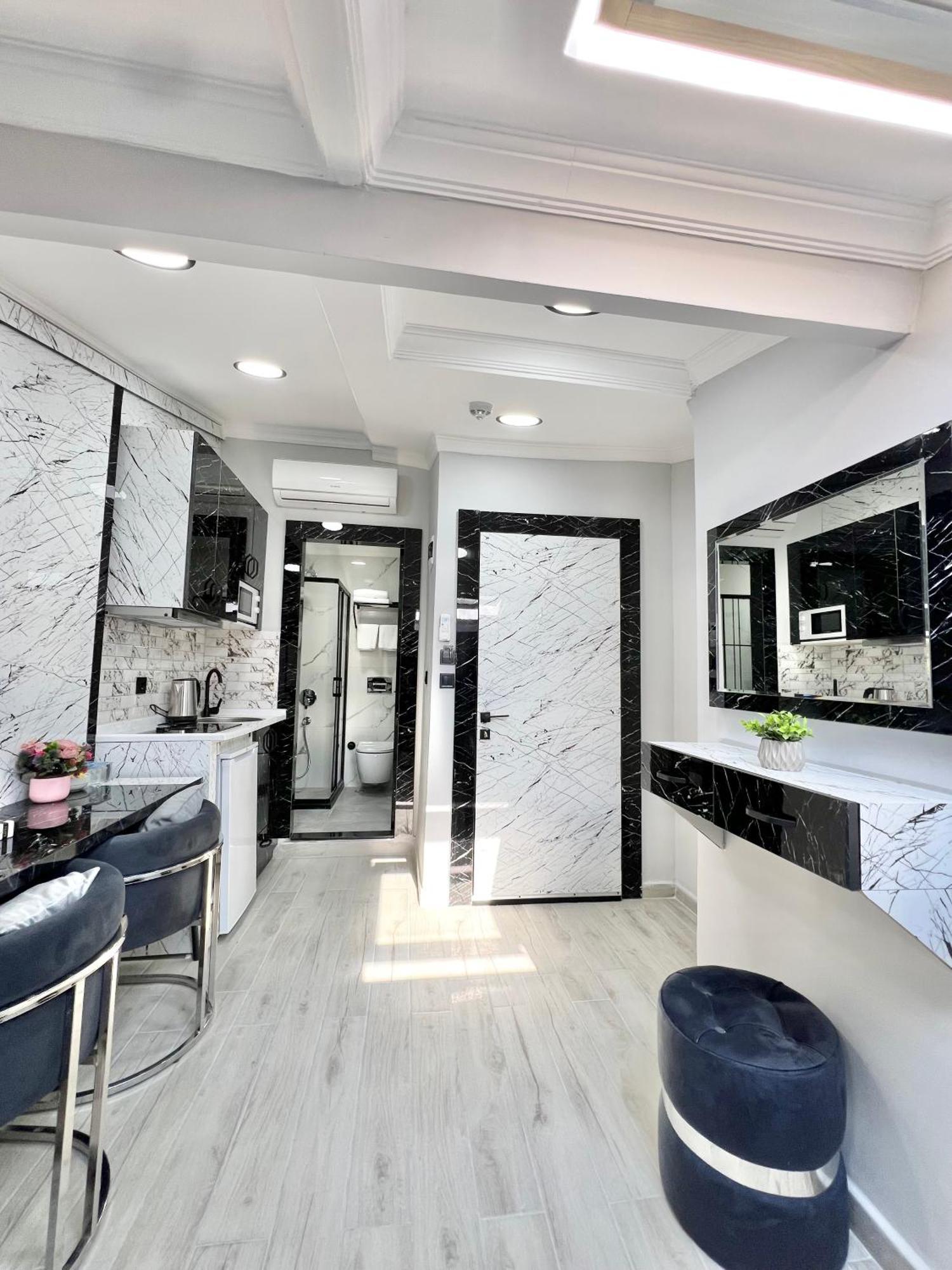 Taksim Larissa Hotel Suites Istanbul Bagian luar foto
